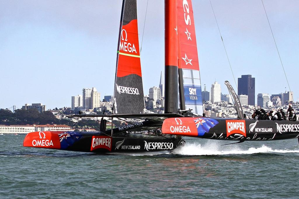 Oracle Team USA v Emirates Team New Zealand. America’s Cup Day 4, San Francisco. Emirates Team NZ lines up for Mark 4 in race 7 © Richard Gladwell www.photosport.co.nz